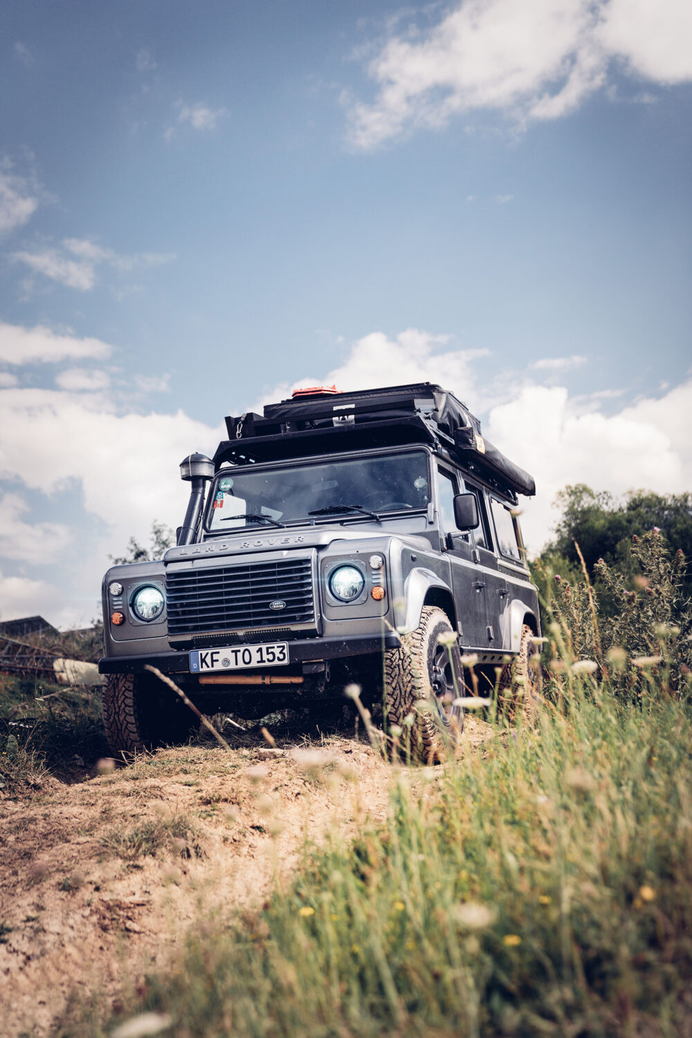 Land Rover Defender mit Wohnmobilzulassung von to.be.outdoors