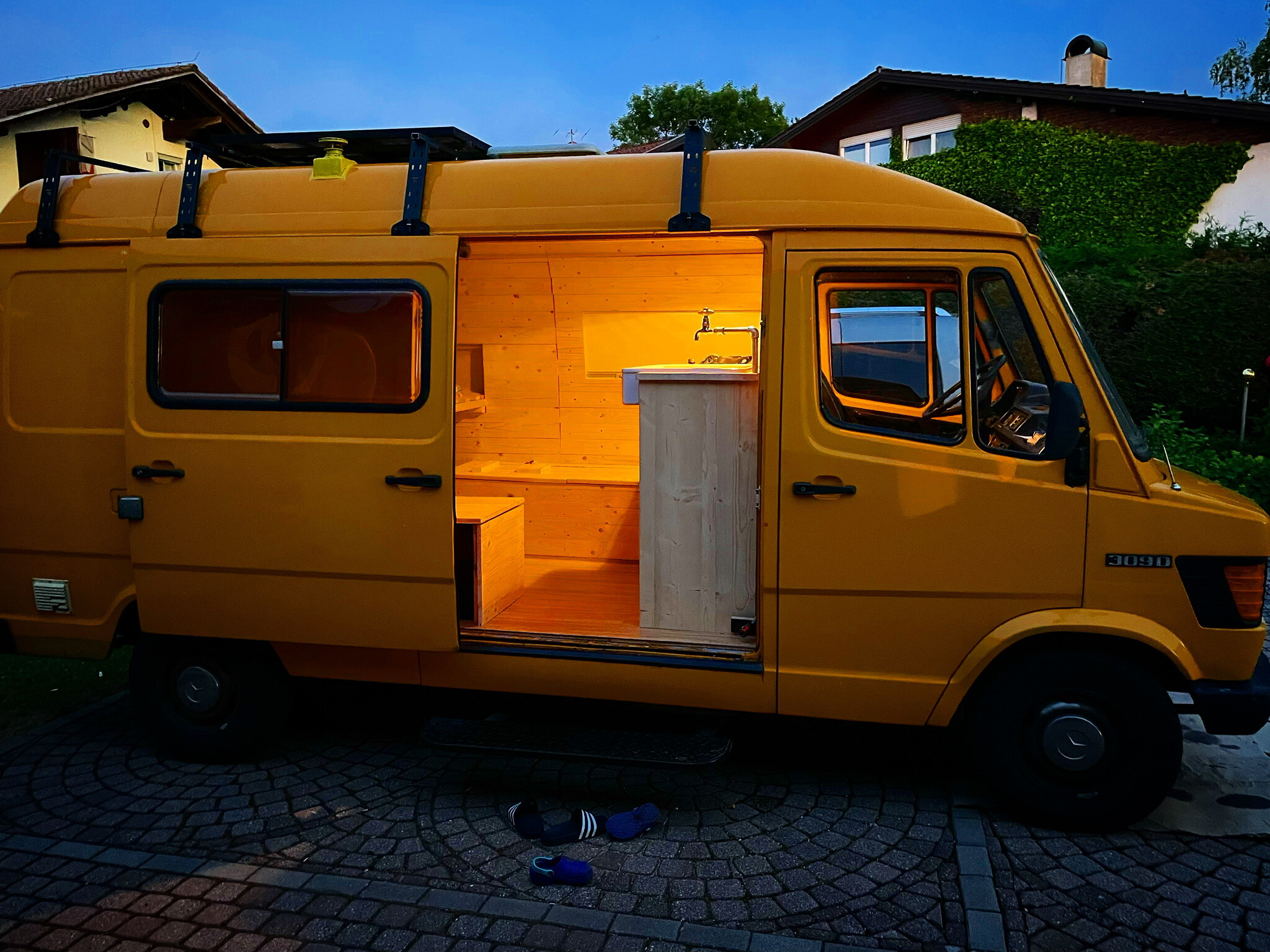 81B479F3-D61A-435F-B51F-95B9664CA018