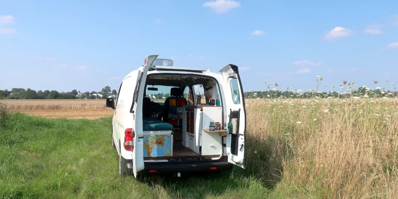 minicamper-nissan-nv200